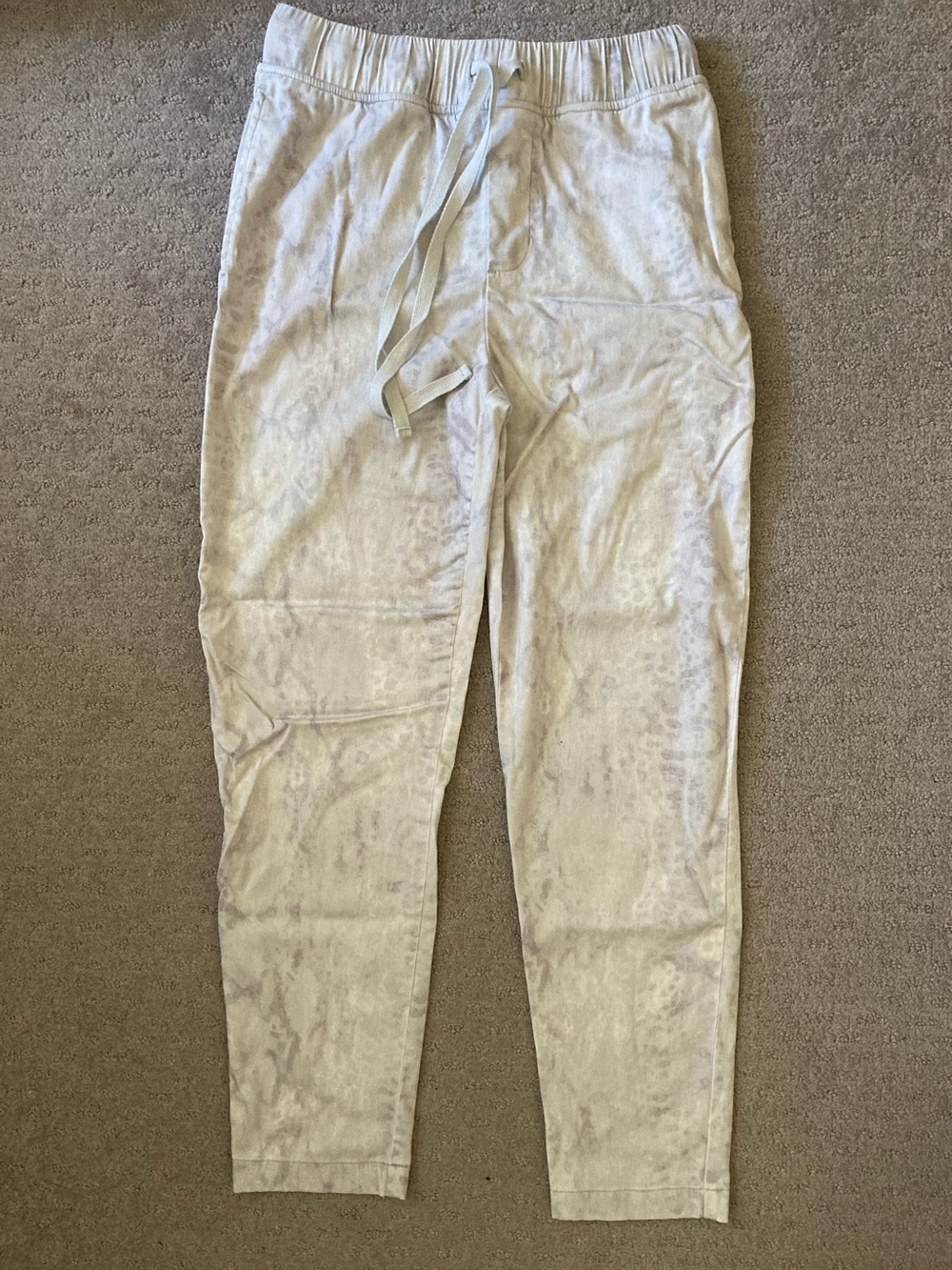 Cloth & Stone pale gray snakeskin drawstring pants, XS